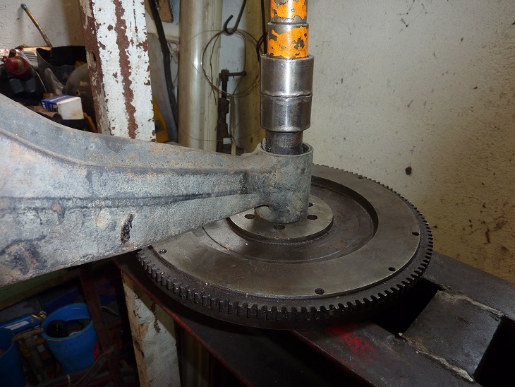 dépose du silent bloc du tirant inferieur